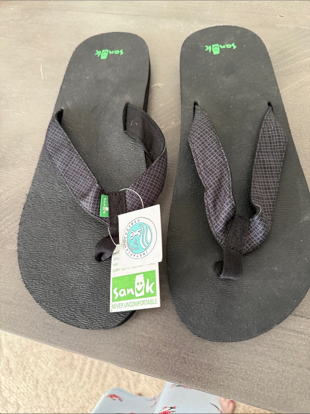Sanuk Black Flip Sandals with Green Logo Accent Unisex